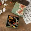Caja de Empaque Cubierta Cielo y Tierra con Flor y Brocado Estilo Chino Caja de Papel para Empaque de Joyería Caja de Exhibición Larga para Regalo