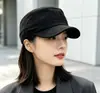 Chapéu equestre estilo retrô, de alta qualidade, em camurça, de copa reta, perfeito para outono e inverno, com ótima textura, versátil para o estilo de rua e com aba curta