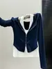 Camiseta com capuz patchwork falso de duas peças, moda de rua americana para mulheres, outono, corte slim, modeladora, nicho, jaqueta pequena versátil 14364