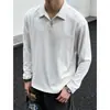 Camisa de manga larga, de color liso, hombros rectos, estilo americano para hombre, con un diseño de patchwork deconstruido, un look fresco y elegante, versátil, y que irradia una estética de alta gama