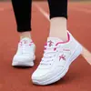 Zapatos deportivos casuales de marca para mujer, ligeros, antideslizantes, con suela blanda, para correr, para días lluviosos de primavera y otoño, zapatos de trabajo de cuero impermeables.