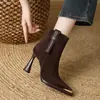 Botas de moda de tacón alto estilo retro francés para mujer, con punta metálica afilada, plataforma impermeable y diseño de bota Martin, adecuadas para otoño e invierno