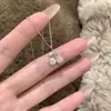 Exquisito Collar de Cereza Pequeña con Brillo Doble Diamante Cereza 2026 Nuevo Ligero Lujo Dulce Nicho Diseño Cadena para Clavícula