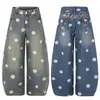 Moda 2026 Tendencia Estampado de Lunares Bordado de Letras Denim Desgastado Pantalones Casuales Curvos Venta al por Mayor Directo de Fábrica 55
