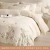 Juego de cuatro piezas de terciopelo cálido de leche Clase A para otoño e invierno, terciopelo de coral engrosado, hermosa funda de edredón bordada, sábana, juego de cama de tres piezas