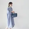 Cardigan Coreano Azul de Manga Longa de Algodão de Botão Único para o Verão 2023 com Listras Folha de Lótus Camisa de Temperamento para o Trabalho