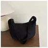 Bolsa Transversal Dumpling Casual de Veludo Cotelê Colorida e Moderna Estilo Japonês Ins de Grande Capacidade para Estudantes, para Aulas e Deslocamentos, de Ombro Único para Mulheres