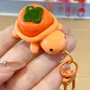 Lindo Llavero de Tortuga de Fruta de Resina, Adorable Diseño 3D de Dibujos Animados, Material de Resina Adecuado para Colgantes de Mochilas Pequeñas