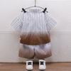 Ropa para niños, traje de verano para niños, 2025, nuevo conjunto de tres piezas de camisa a rayas de verano para bebés, ropa informal para bebés.