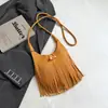 Bolsa de ombro personalizada estilo coreano para mulheres, novo modelo de verão 2026, bolsa de mão e bolsa de axila da moda com franjas de grande capacidade