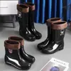 Botas de lluvia de seguridad de caña alta para hombre, botas de lluvia cortas, impermeables y antideslizantes, con forro de felpa engrosado, resistentes a ácidos y álcalis, botas de agua extra altas, botas de goma para cocina