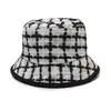 Gorro de Pescador Tejido para Mujer, Estilo Cuadros Otoño/Invierno 2026, Cálido y Protege Orejas, Moderno y Elegante Sombrero Cubeta para Mamá