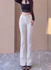 Directo del fabricante: Pantalones acampanados color caqui con botones decorativos, de tiro medio, sexy, ajustados y elegantes pantalones largos de mezclilla para mujer, modelo 8130