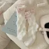 Calcetines de Coral Fleece con Encaje para Mujer, Calcetines Gruesos Cálidos de Invierno, Calcetines Dulces de Media Pantorrilla con Lazo, Calcetines para Dormir que No Sueltan Pelusa