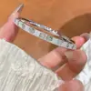 Pulsera helada de gato KT, dulce y linda, una pulsera sólida de bucle cerrado para mujer, perfecta como regalo de cumpleaños para novias, mejores amigas o hermanas.