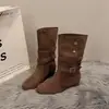 Botas de cowboy western exclusivas de camurça retrô para mulheres, 2026 novas botas curtas de outono e inverno, uso bidirecional, bico redondo, fivela, salto grosso