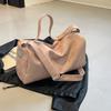 A bolsa pequena popular deste ano para mulheres 2024 nova bolsa mensageiro de grande capacidade bolsa de ombro esportiva casual feminina bolsa travesseiro versátil