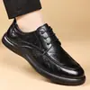 Sapatos masculinos de couro novo estilo 2026, estilo britânico, versáteis, business casual, sapatos simples para casamento, sapatos masculinos atacado