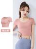Traje de yoga de manga corta personalizado, nuevo, de secado rápido, top deportivo ajustado para mujer con cinturón y almohadilla para el pecho.