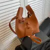 Bolso de Mano Texturizado Retro Transfronterizo para Mujer 2024 Otoño e Invierno Nueva Moda Simple Bolso Balde Combinable Bolso Bandolera