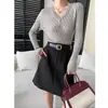 Cisnann Colección Otoño Nueva Diseño Estilo Suave Cuello Henley Semiabierto Suéter de Punto Canalé SN9235