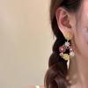 Coloridos Aretes de Tuerca de Flor de Dopamina con un Diseño Nicho, Simples y Exquisitos, Lujo Ligero, Aretes de Personalidad Versátiles Retro