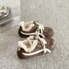 Tênis de Treino Alemão com Forro de Lã de Alto Valor Estético para Mulheres, Novo Modelo Popular 2026, Tênis de Nicho Retro de Inverno com Solado Grosso, Sapatos Quentes de Algodão