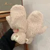 Manoplas de Lana de Cordero Cálidas de Invierno Moda Coreana Forro Polar Engrosado A Prueba de Frío Colgantes del Cuello Etiqueta de Oso Lindas Modernas