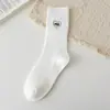 Meias de Novo Estilo Outono e Inverno para Mulheres com Bordado de Coração, Tendência Preto e Branco Cinza Esportivas Longas de Algodão Meias Atacado