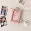 Almohada Pequeña Hisocute 3 pulgadas Portatarjetas Estudiante Estuche de Almacenamiento para Polaroid Protector de Tarjetas Fotográficas de Idols Colgante de Exhibición