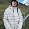 Chamarra de Algodón con Plumas para Mujer 2026 Invierno Nueva Ligera con Capucha Pequeña de Algodón Estilo Coreano Holgada Moderna Cálida de Algodón