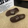 Otoño 2026 Nuevos Zapatos Birkenstock Retro para Mujer Doble Hebilla Suela Suave Slip-on Zapatos Perezosos Estampado de Leopardo Versátiles para Viajar Zapatos Individuales