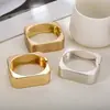Pulsera Nueva Estilo Europeo y Americano con Baño de Oro, Borde Ancho, Diseño Personalizado para Mujeres, No se Desvanece, Joyería de Aleación de Lujo Ligero, Venta al por Mayor de Fábrica