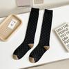 Calcetines de becerro con patrón oscuro de la letra M de primavera y verano, calcetines de moda, calcetines de moda, calcetines de rizo, calcetines de algodón sin costuras en la puntera cosidos a mano para mujer, lote