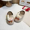 Nueva colección de otoño e invierno 2026 para niños: Sandalias tipo chancla lindas de Mickey Mouse, adecuadas tanto para niños como para niñas, diseñadas para uso en exteriores, cómodas y con suela antideslizante, parecidas a las sandalias Birkenstock