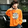 Camiseta casual para crianças mais velhas, top versátil, estilo celebridade da internet da moda, novo modelo primavera/outono, design de desenho animado legal e estiloso, manga longa de algodão puro para meninos