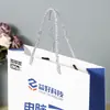 Bolso de mano publicitario corporativo diseño personalizado de impresión a color grueso logo imprimible bolsa de papel kraft para oficina