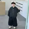 Roupa de outono para meninos 2026 novas roupas estilosas e da moda para meninos pequenos, moda infantil primavera e outono conjunto de três peças