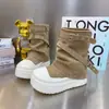Botas apiladas con hebilla de remache estilo callejero para mujer, botines de trabajo con plataforma de suela gruesa que aumentan la altura, botín slip-on vintage de gamuza acampanado