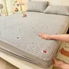 Faldón de Cama Acolchado de Algodón Puro 2026 Estilo Nuevo Cubierta Protectora de Colchón Universal para Todas las Estaciones 100% Algodón a Prueba de Suciedad Antideslizante Juego de Tres Piezas