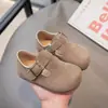 Sapatos Birkenstock Femininos 2024 Primavera/Outono Novo Estilo Sapatos de Couro Retrô Masculinos Sapatos Pequenos de Couro Macios Antiderrapantes para Crianças Mocassins