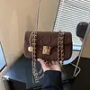 Bolso Bandolera de Cadena de Alta Gama para Mujer Otoño 2026 Nuevo Bordado Acolchado de Diamantes Bolso de Hombro Único Bolso Cuadrado Pequeño Simple