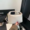 Design Retrô Outono e Inverno 2025 Estilo Coreano Grande Capacidade Fashion Simples Versátil Casual Elegante Bolsa de Ombro Transversal de Mão