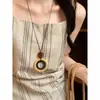 Nuevo Collar Colgante de Resina Estilo Étnico Chino Marrón Retro para Mujer Lanyard Cadena de Clavícula Accesorios Nuevo Estilo 2026