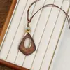 Adornos de hojas de madera coloridos con agujeros, simples y versátiles, decoraciones DIY hechas a mano, decoraciones colgantes, accesorios con cuentas