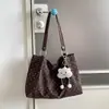 Bolso de mano retro, artístico y de diseño nicho, con un estilo preppy, un bolso de hombro nuevo y moderno, minimalista y de gran capacidad para mujer