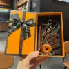Miu Anillo de Llavero de Pan con Agua Alcalina Resina Pan Colgante de Llavero de Bolsa de Chocolate Regalo de Graduación