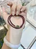 Pulseira de Granada com Três Círculos, Luxo Leve, Nicho, Joia de Mão Simples e Versátil, Pulseira de Granada Feminina, Atacado para Presente