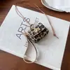 Bolsa de Joias de Couro com Estampa de Leopardo Colar com Pingente Removível Luxo Acessível Corrente para Clavícula Estilo Ins Colar para Mulheres