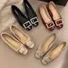 Zapatos de mujer de cuero a la moda y con estilo, de hebilla metálica, punta cuadrada, corte bajo, versátiles, sin cordones, que aumentan la altura, para el verano de 2025
